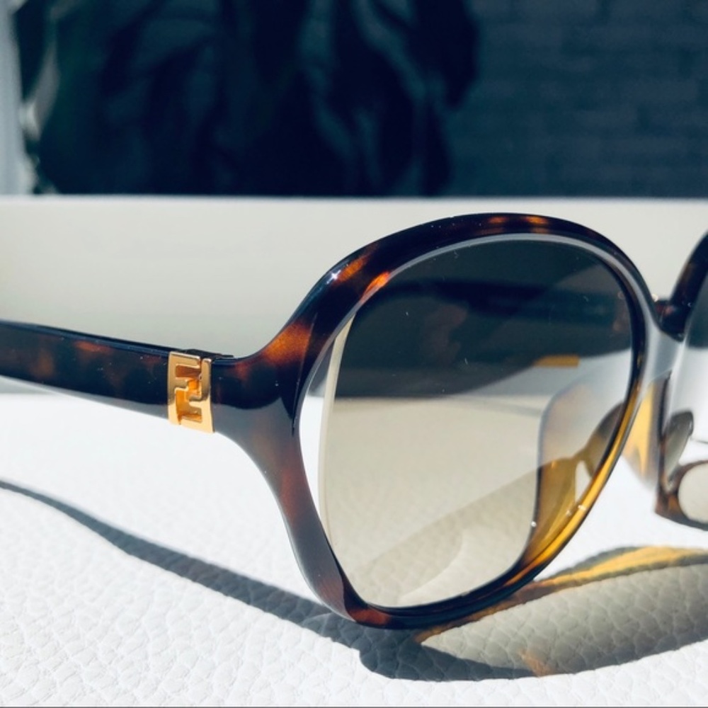 New FENDI Brown Oval Gradient Lens Sunglasses - Picture 1 of 14